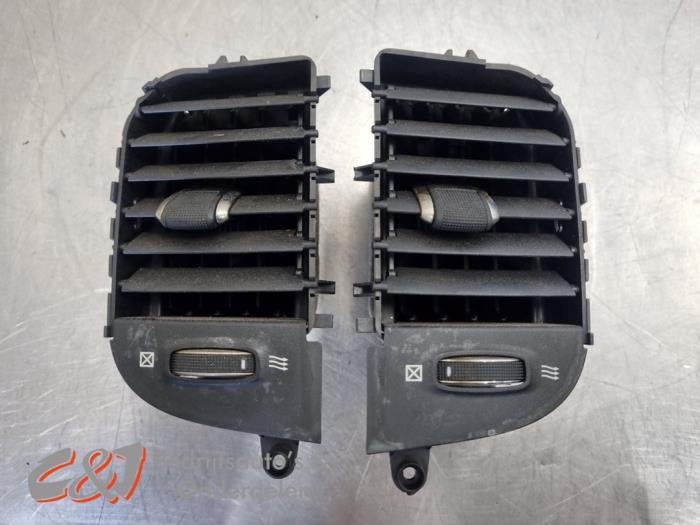 Grille aération tableau de bord d'un Dodge RAM, Autos : Pièces & Accessoires, Tableau de bord & Interrupteurs, -, 3 mois de garantie