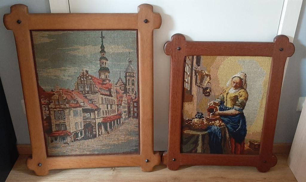 2x genaaid/geborduurd portret: het melkmeisje en/of gebouw, Ophalen, Zo goed als nieuw, Hout