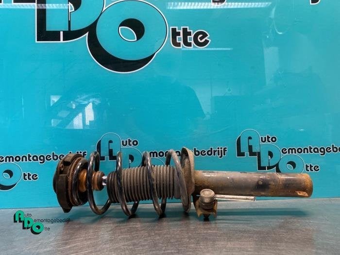 Barre amortisseur avant gauche d'un Volkswagen Golf (Golf 04, Volkswagen, -, 3 mois de garantie, Utilisé