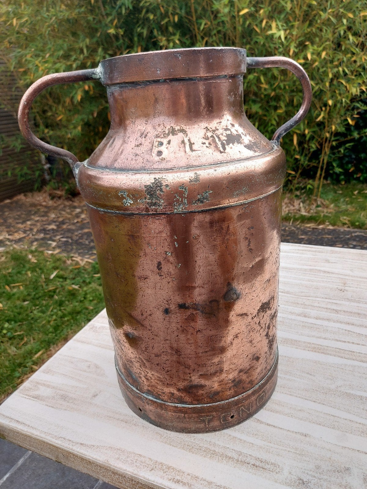 grand pot á lait en cuivre, Enlèvement