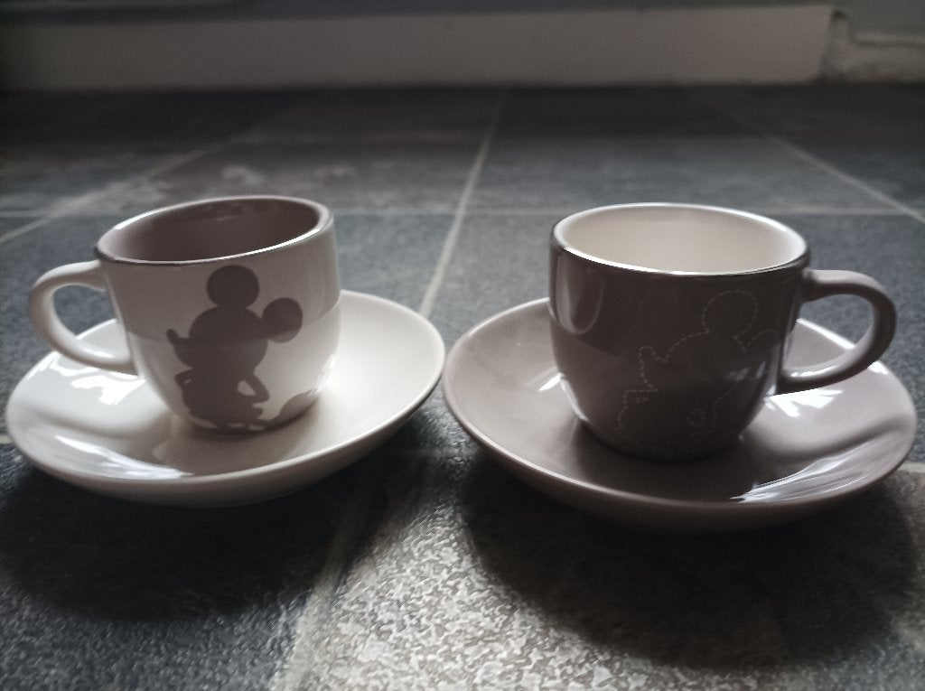2 tasses de disneyland Paris, Maison & Meubles, Enlèvement ou Envoi, Neuf, Tasse(s) et/ou soucoupe(s)
