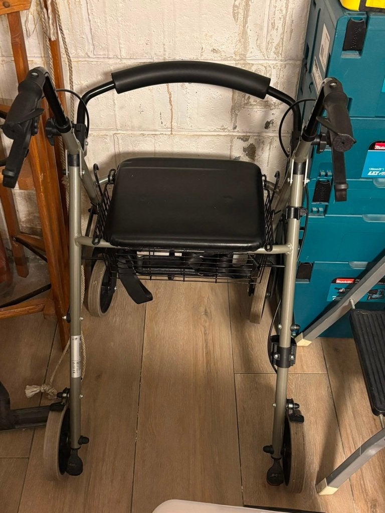 Déambulateur avec siège, Divers, Déambulateurs, Comme neuf, Poids léger, Pliable, Enlèvement