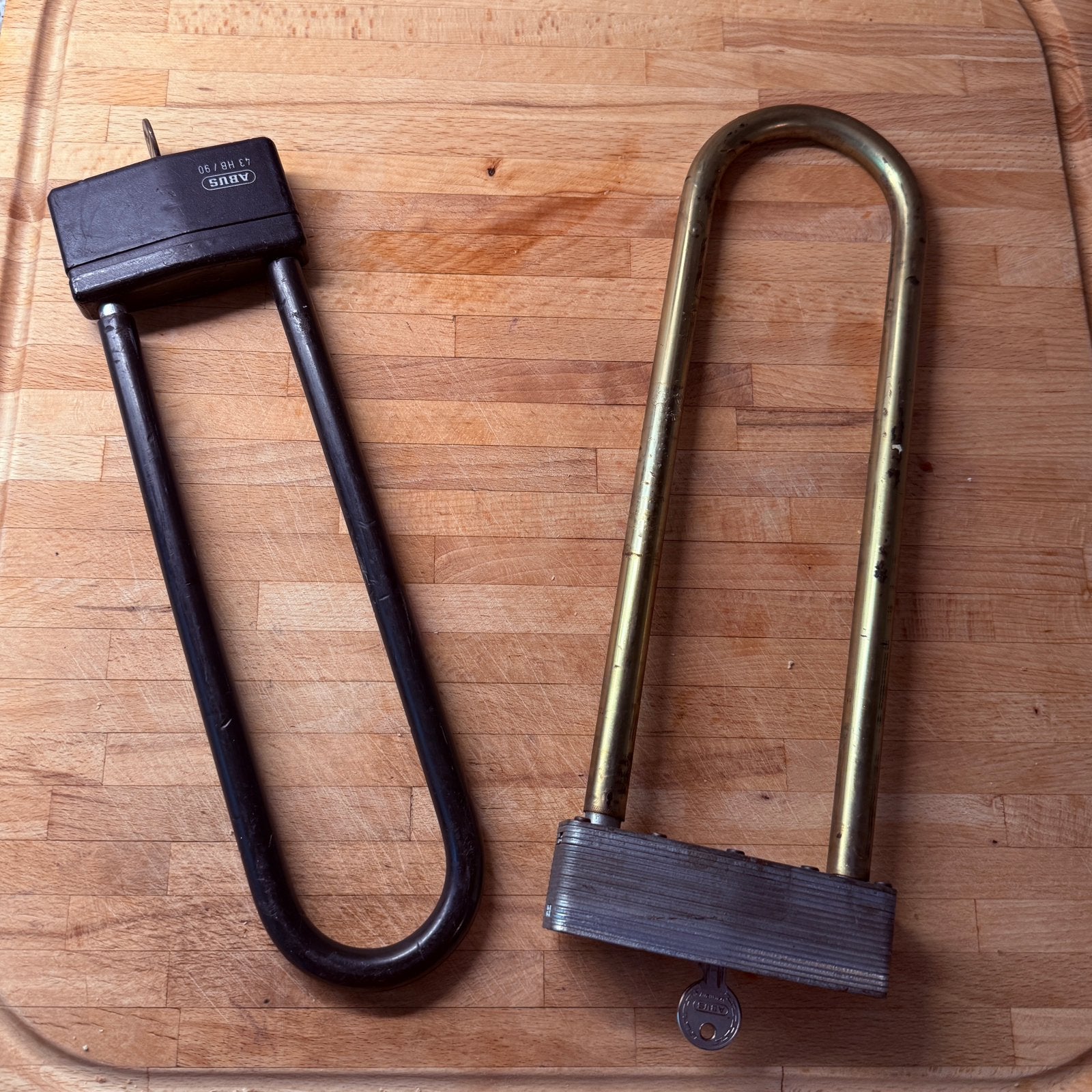Twee ABUS fiets bromfiets sloten, Ophalen, Gebruikt