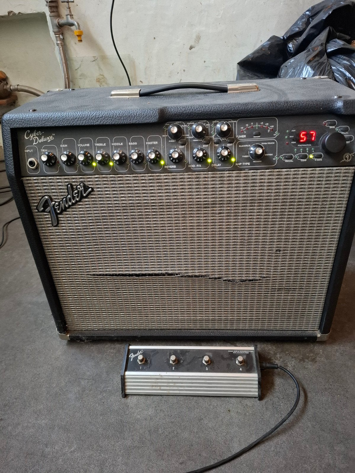 ​Fender Cyber-Deluxe 65W Gitaarversterker + Originele Footsw, Musique & Instruments, Enlèvement, Utilisé, 50 à 100 watts