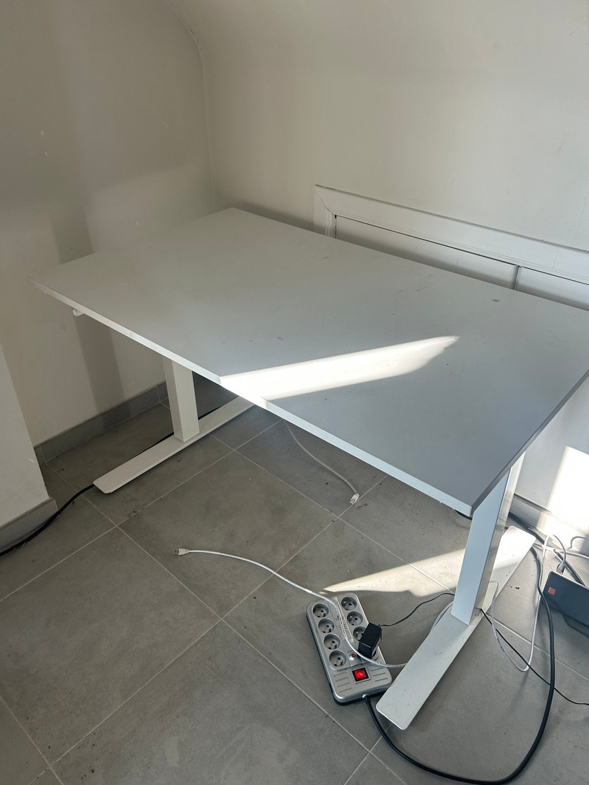 IKEA TROTTEN zit-sta bureau – Verstelbaar in hoogte, Maison & Meubles, Bureaux, 120 cm, Bureau assis-debout, Comme neuf, IKEA