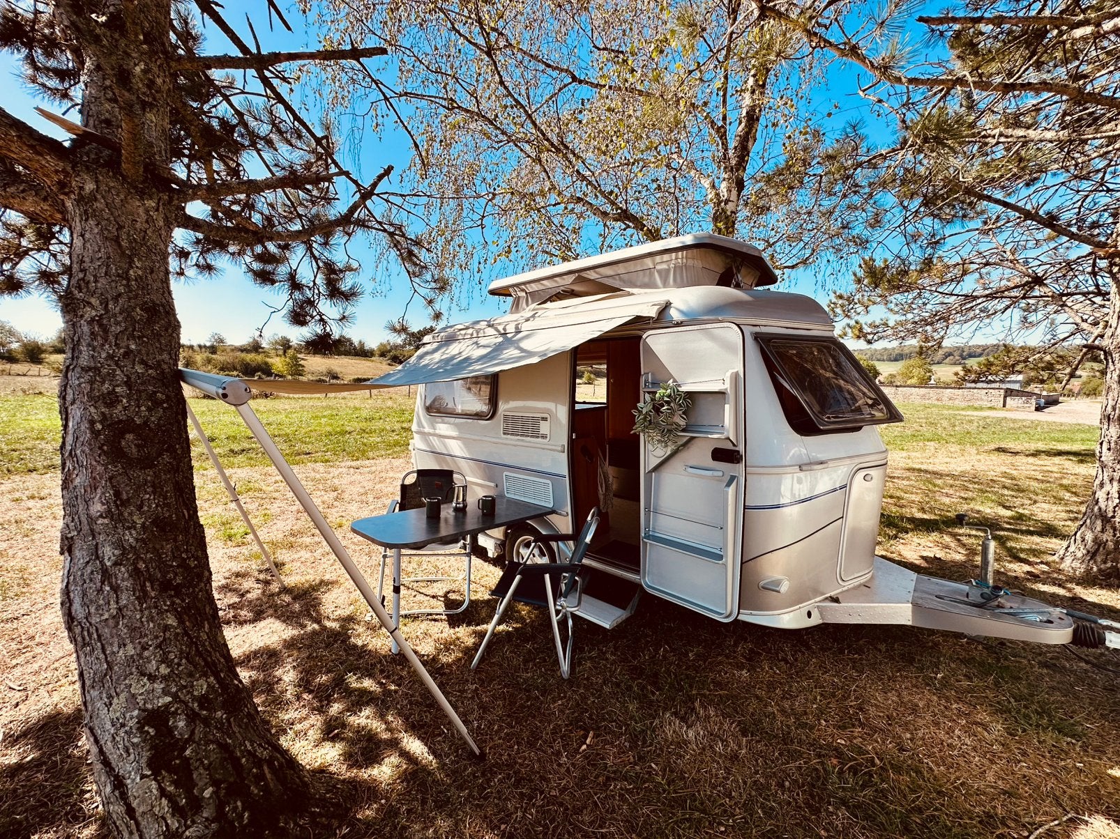 Caravan Eriba Familia 320 GT 750kg met mover Compact & Licht, Standaardzit, Particulier, 500 - 750 kg, Eriba