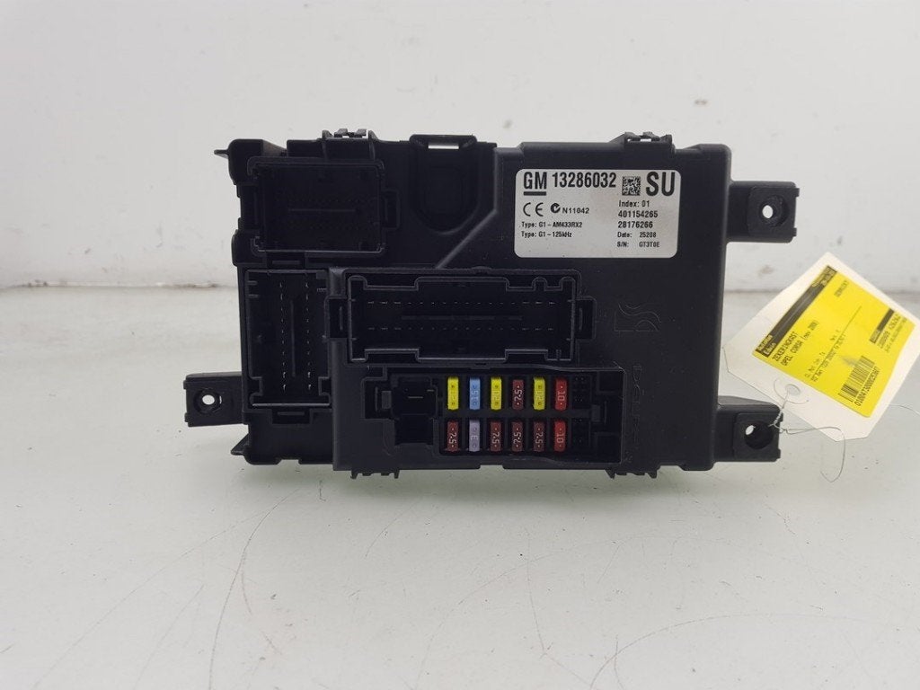 BOITIER FUSIBLES Opel Corsa D (01-2006/12-2014), Opel, Utilisé, Lisa.Scalzo@aptiv.com, Aptiv PLC