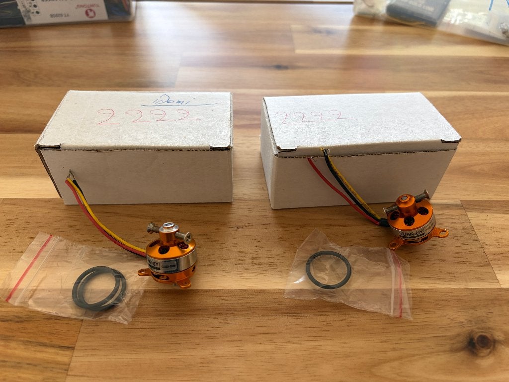 Lot 2 moteurs brushless Turnigy C2222/25 KV2850 modélisme RC, Enlèvement ou Envoi, Comme neuf, Avion