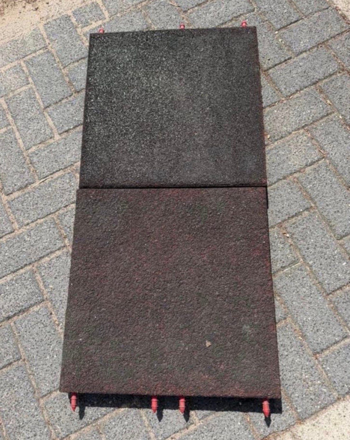 Rubberen tegels ca 50x50x6 speeltoestel zwembad stal ed 20m2