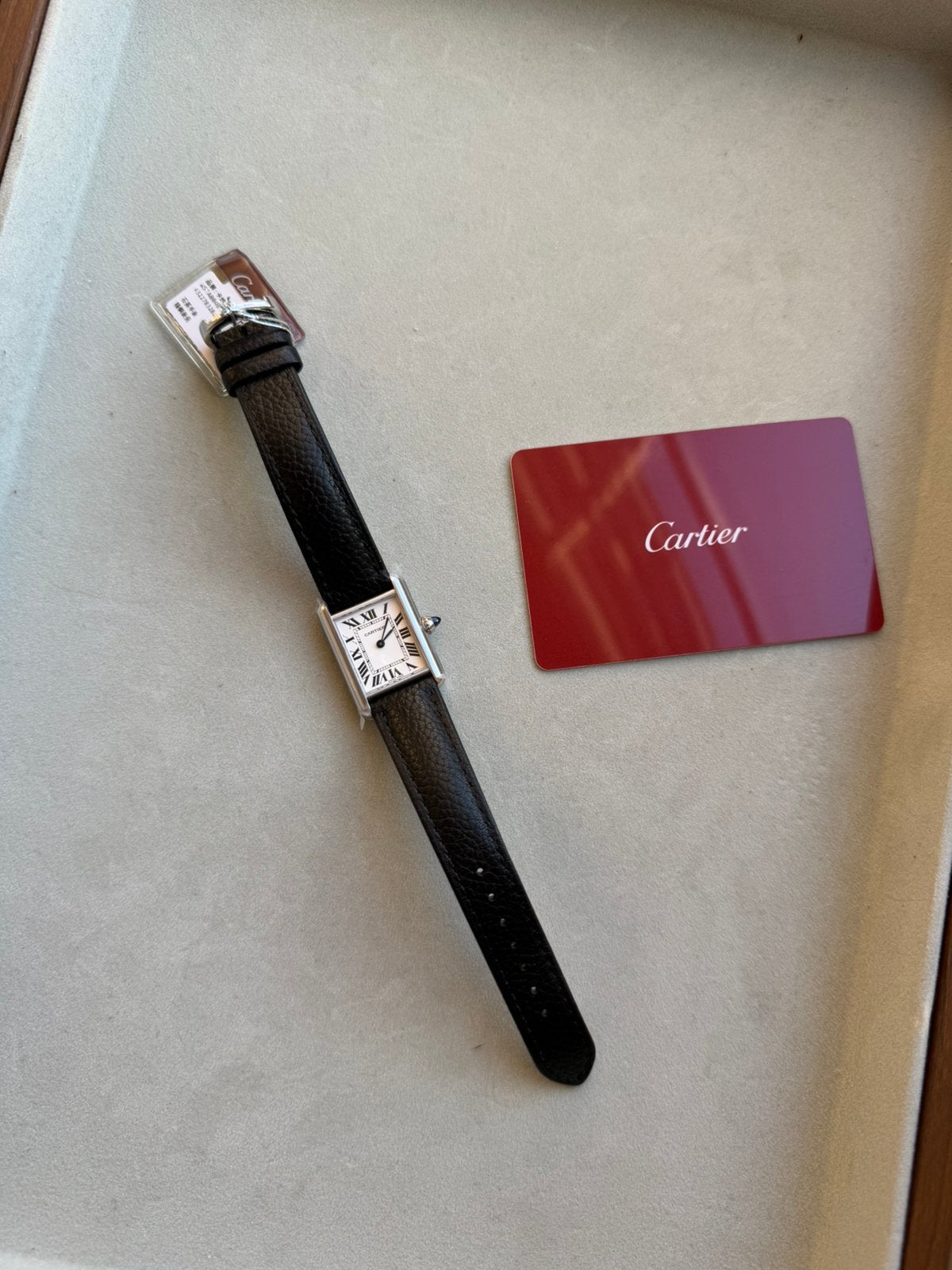 Cartier Tank Must – Petit modèle (Small) – NEUVE, Bijoux, Sacs & Beauté, Autres marques, Cuir, Acier, Enlèvement