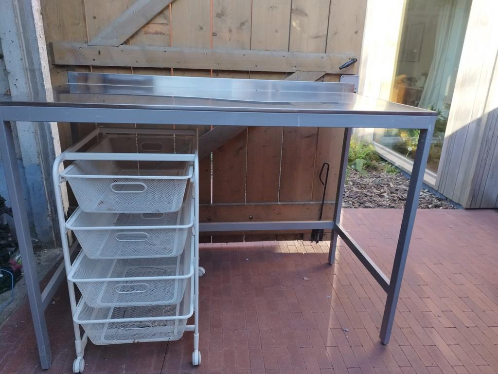 Ikea aluminium tafel voor wasplaats of bijzet, Huis en Inrichting, Ophalen, Gebruikt