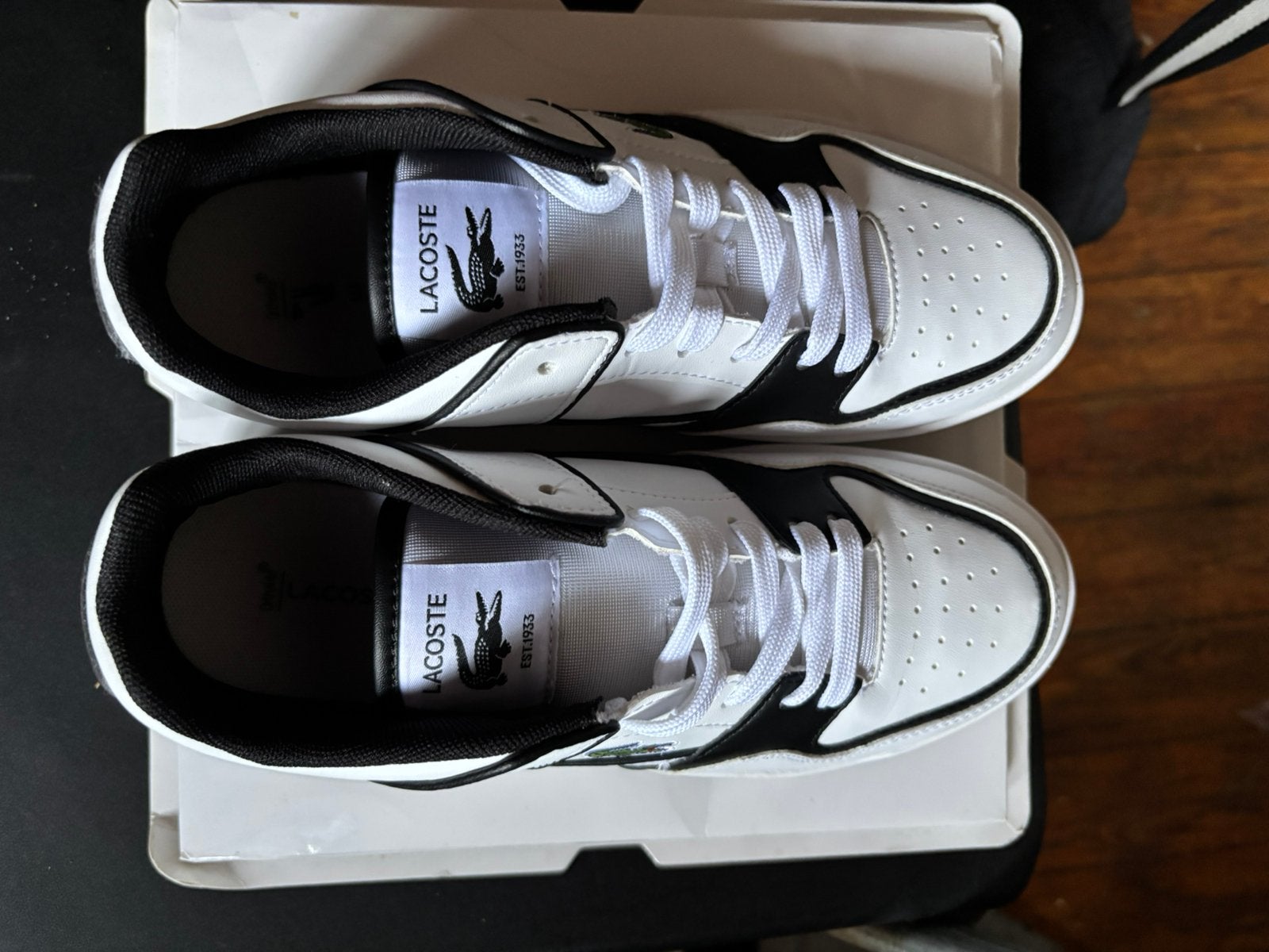 Lacoste noir et blanches pour femme, Vêtements | Femmes, Chaussures, Neuf, Enlèvement, Chaussures basses, Noir