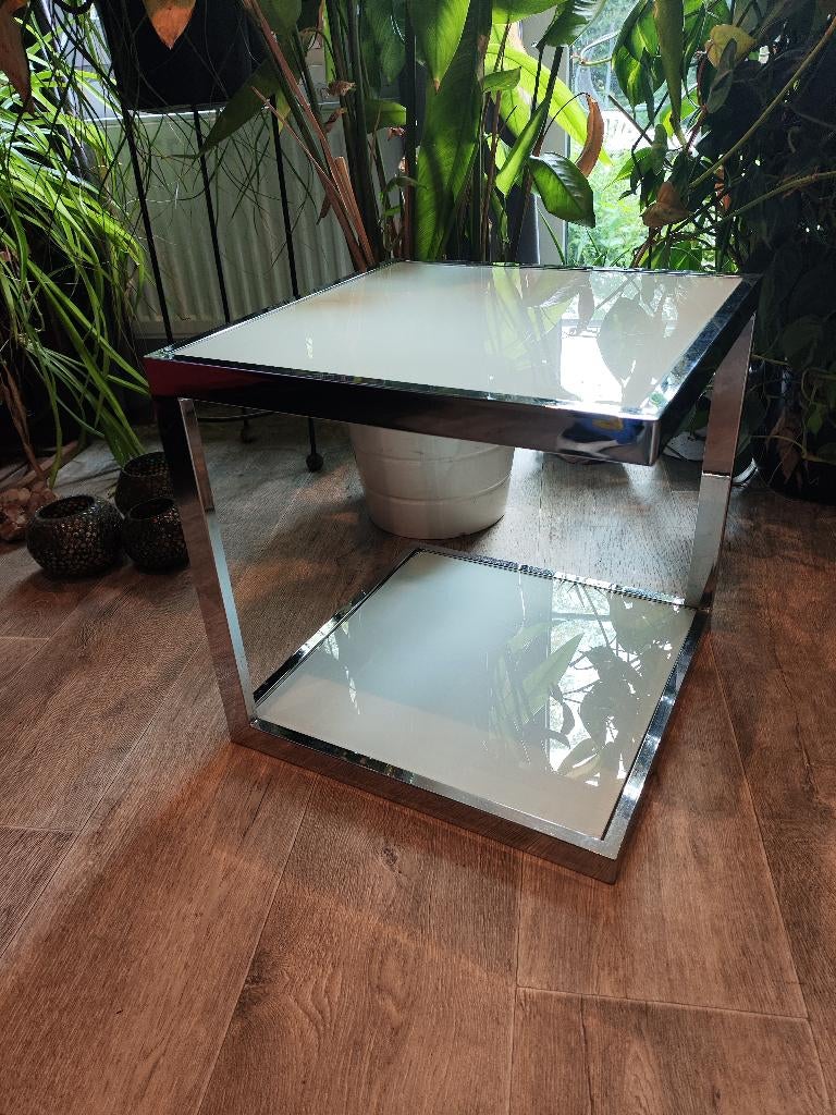 Table d'appoint emblématique  — Design blanc et chromé, Enlèvement
