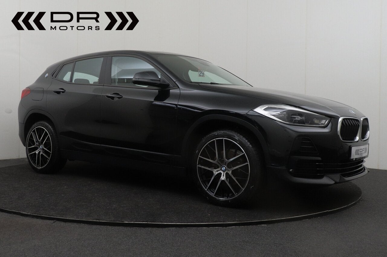 BMW X2 sDrive 18iA - CRUISE - LEDER - CAMERA, Auto's, X2, 4 cilinders, Bedrijf, 5 zetels