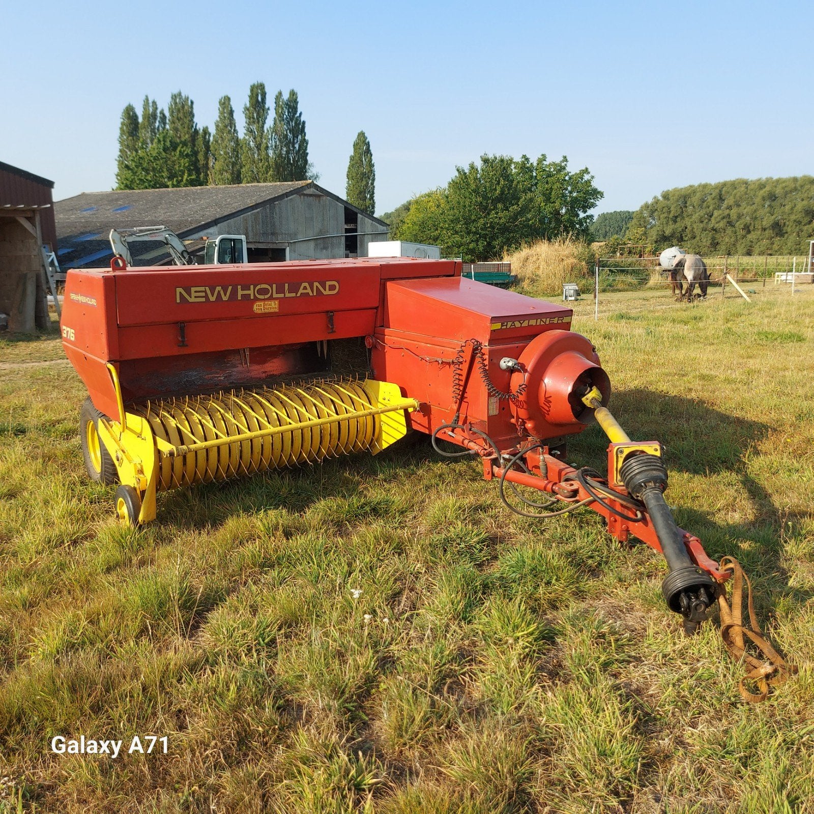 kleine pakken pers new holland 376, Ophalen