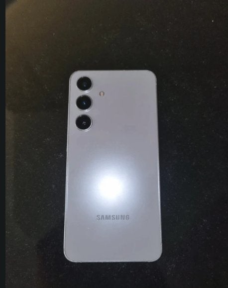 S24. 256gb (1 van de 3 camera's werkt niet meer), Telecommunicatie, Mobiele telefoons | Samsung, Zo goed als nieuw, Galaxy S24
