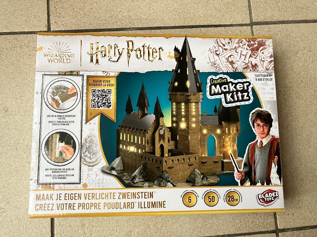 Harry Potter ( Wizarding world ) Verlichte Zweinstein, Ophalen of Verzenden, Nieuw