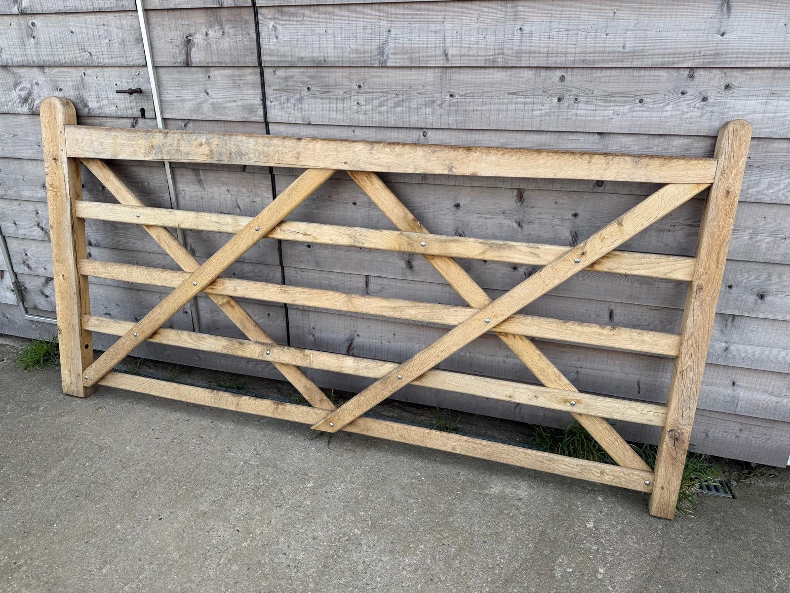 Vol eiken poort met beslag, Tuin en Terras, Ophalen, Zo goed als nieuw, Hout