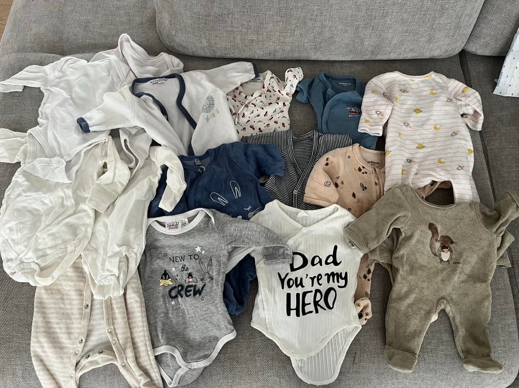 Set van pyjama's en rompertjes van 50/52 cm, Ophalen of Verzenden, Zo goed als nieuw