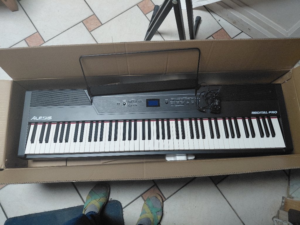Alesis Recital Pro +mécanique à marteaux (Hammer Action), Enlèvement, Comme neuf, Noir, Piano
