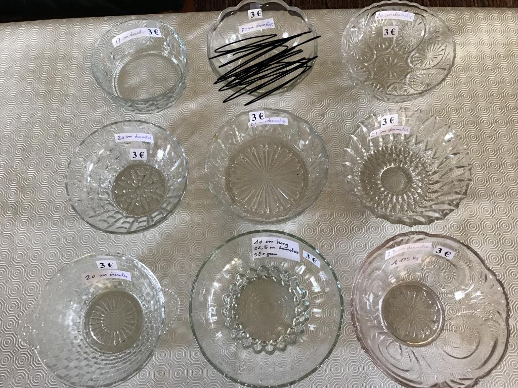 8 bols en verre à 3 euros par bol, Enlèvement ou Envoi, Comme neuf