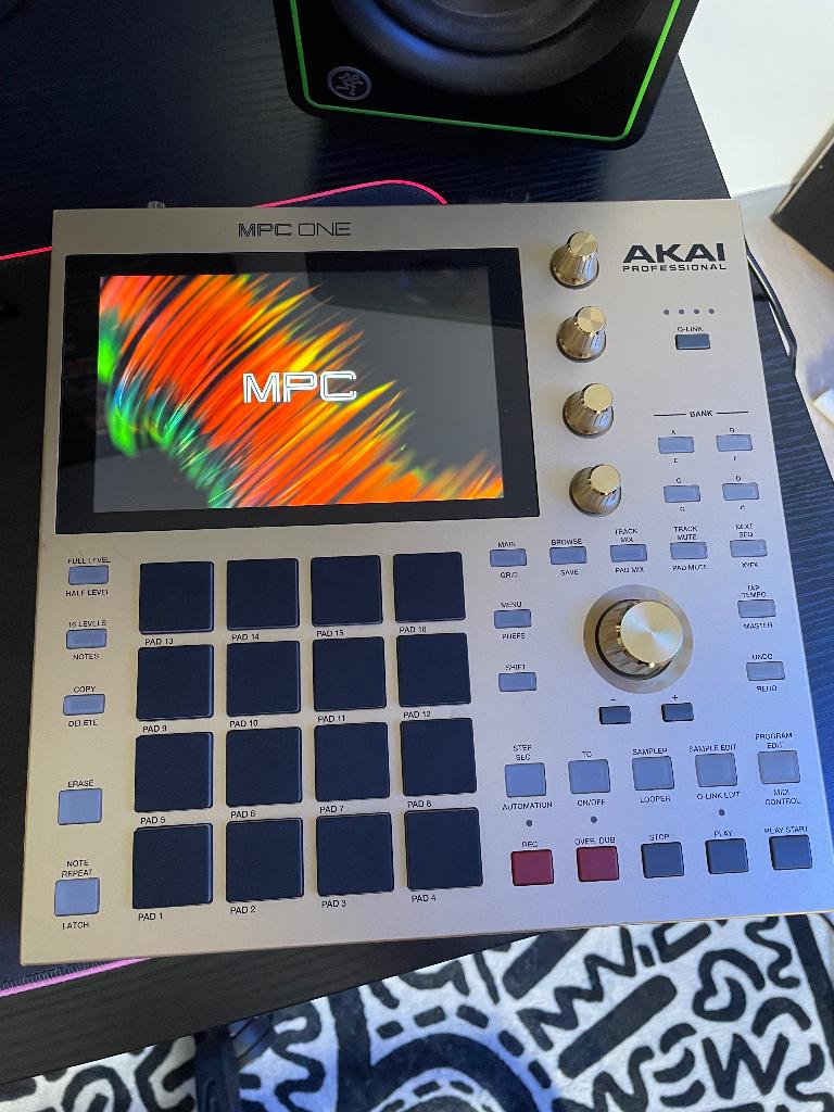Sampleur Akai MPC One - Gold édition limitée, Musique & Instruments, Échantillonneurs, Comme neuf, Enlèvement ou Envoi