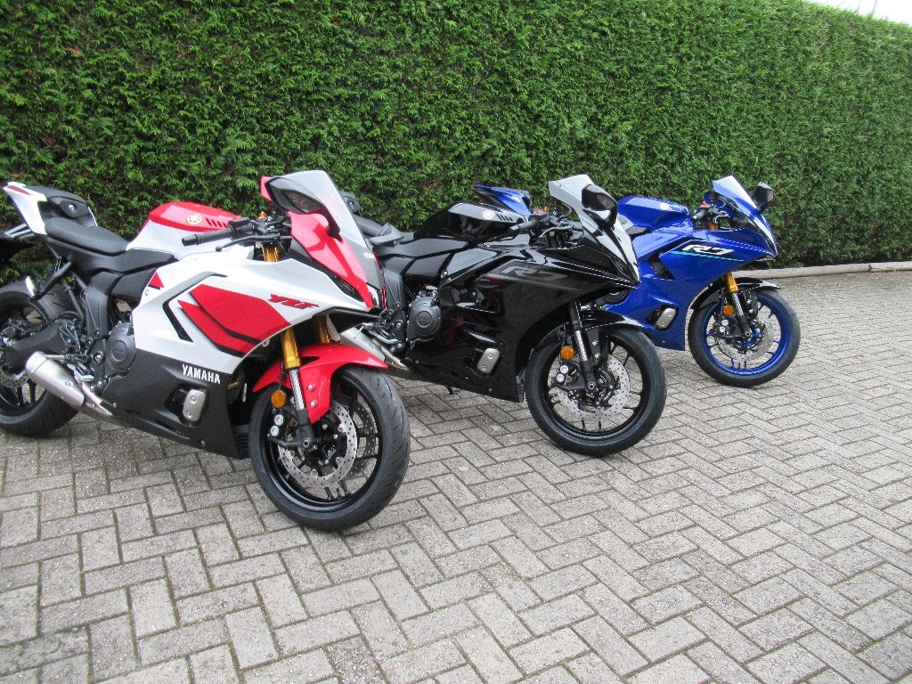 R7 Anniversary / blauw/zwart stokverkoop 25jaar Motorweelde, 700 cc, 2 cilinders, Nieuw, Bedrijf
