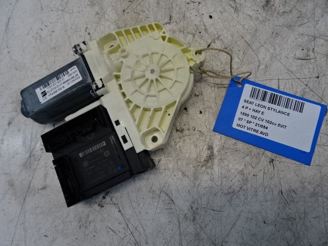MOTEUR LEVE VITRE ELECTRIQUE AVANT DROIT Seat Leon (1P1), Utilisé, Avant, Seat