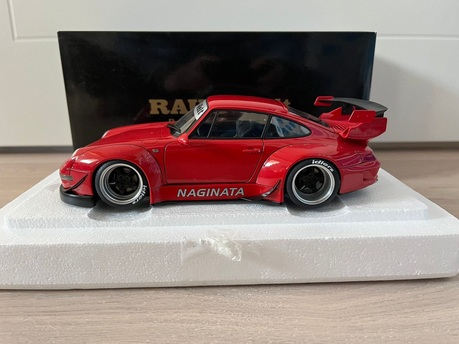 Porsche 993 rood RWB Autoart 1:18, Envoi, Comme neuf, Voiture, Autoart