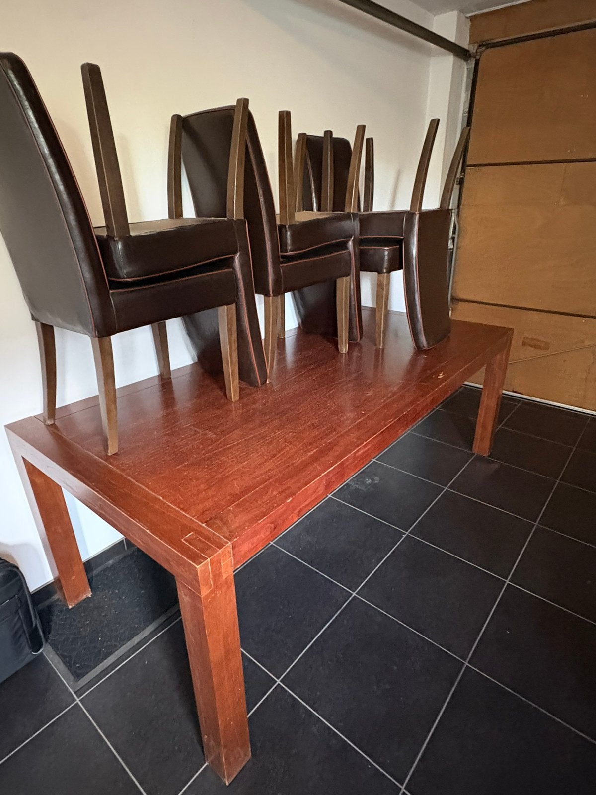 Houten eettafel en 6 bijhorende stoelen, Huis en Inrichting, Complete eetkamers, Ophalen, Gebruikt, 4 tot 6 stoelen