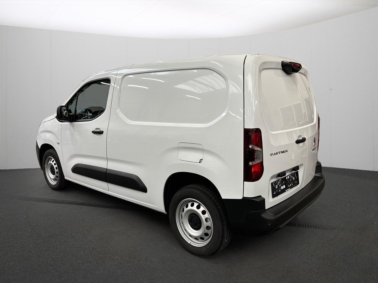Peugeot Partner 1.5 BlueHDi +gps+camera+park pilot achteraan, Auto's, Voorwielaandrijving, Stof, Gebruikt, Zwart