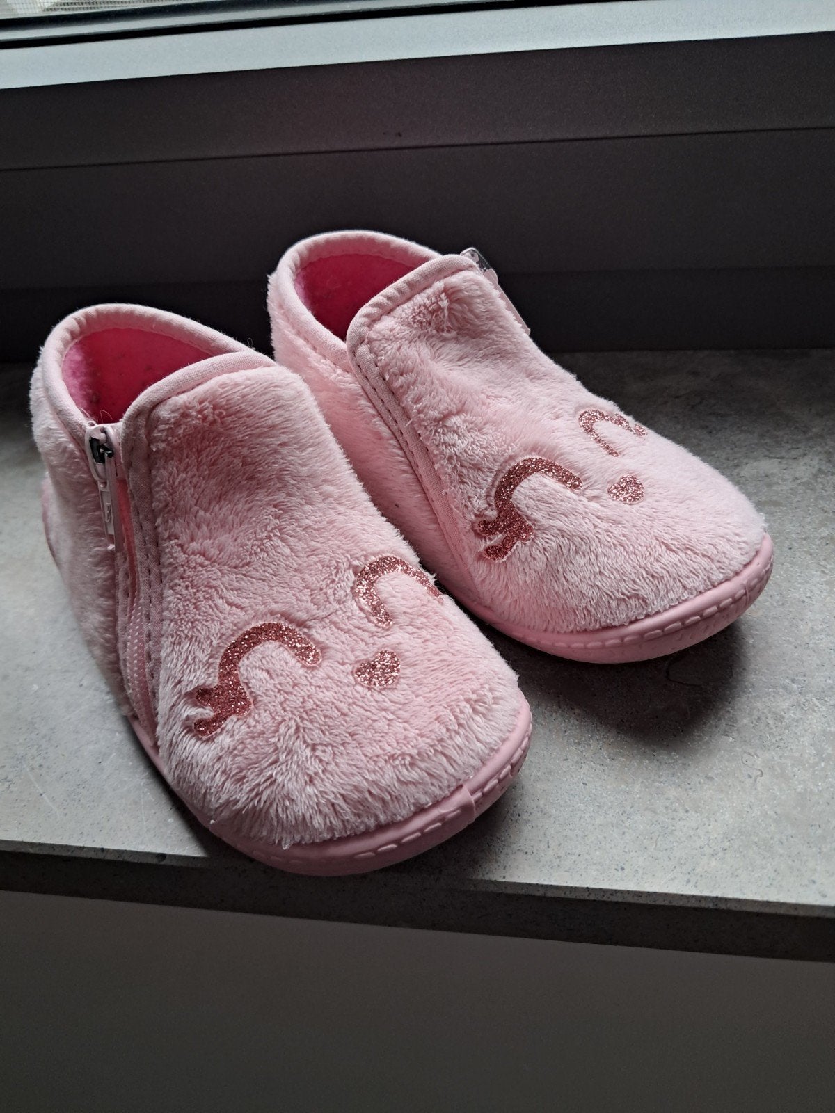 Kinderpantoffel maat 22, Kinderen en Baby's, Slofjes, Gebruikt, Meisje, Milo en Mila