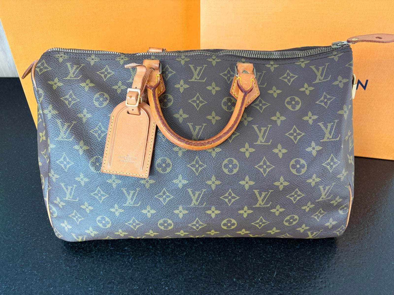 Louis vuitton speedy 40, Handtassen en Accessoires, Tassen | Damestassen, Ophalen, Zo goed als nieuw, Handtas