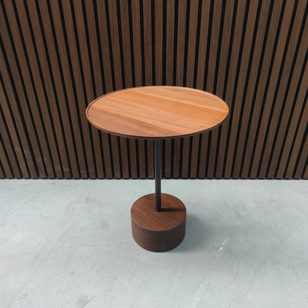Cassina Occasional table - low American Walnut, Ophalen of Verzenden