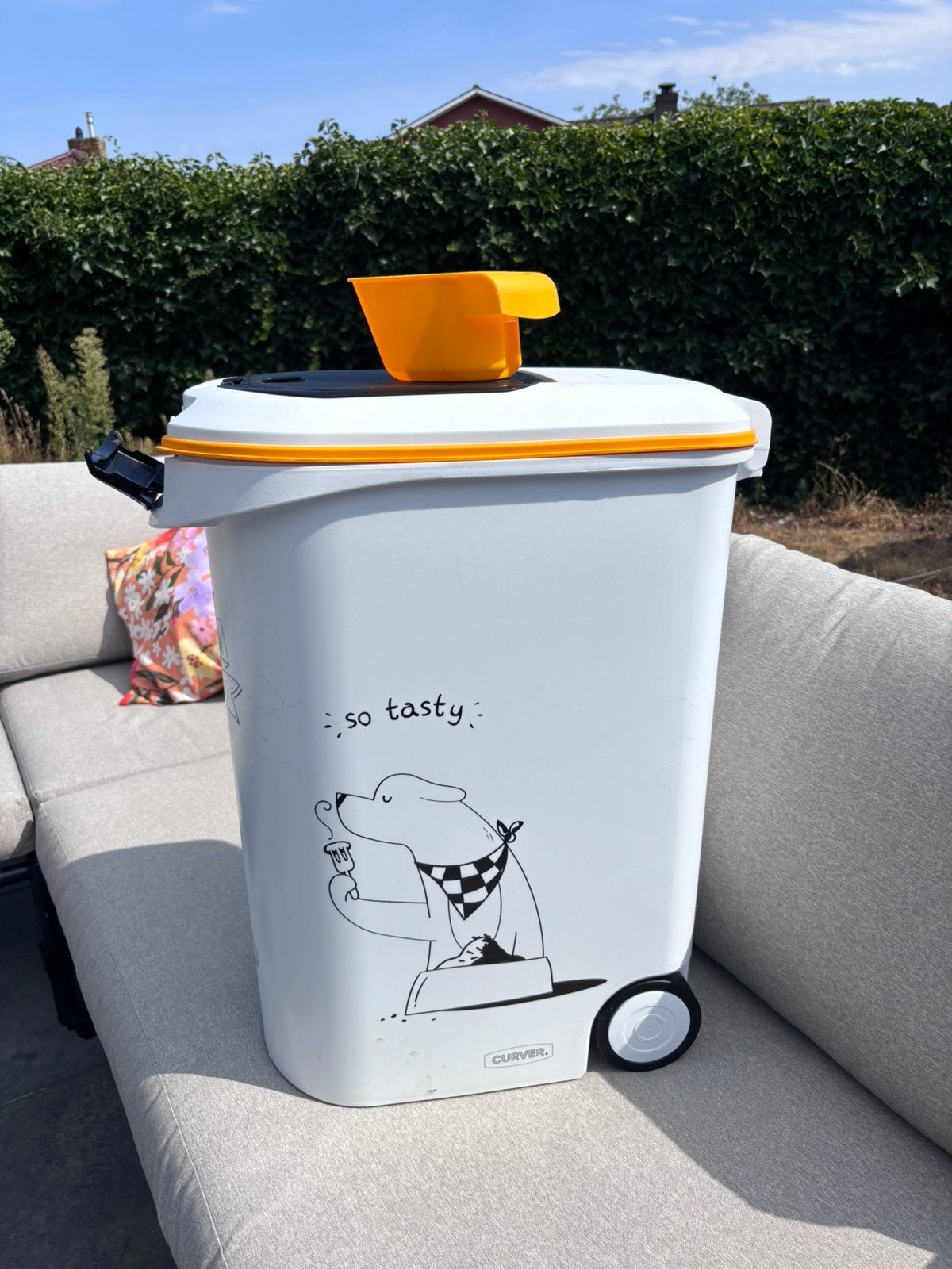 Curver voedselcontainer voor hondenvoer – 54L / 20 kg, Ophalen, Zo goed als nieuw