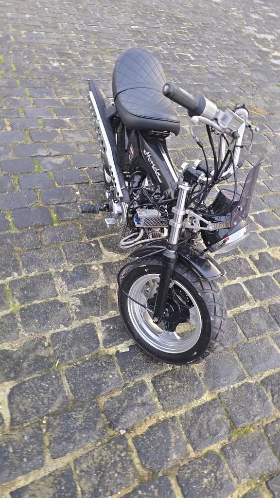 Dax, Fietsen en Brommers, Ophalen