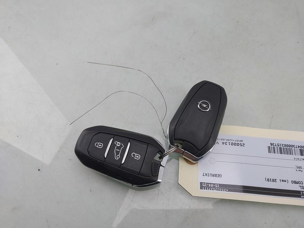 SLEUTEL Opel Combo Cargo (|98161690ZD|98390668ZD|), Gebruikt, Opel