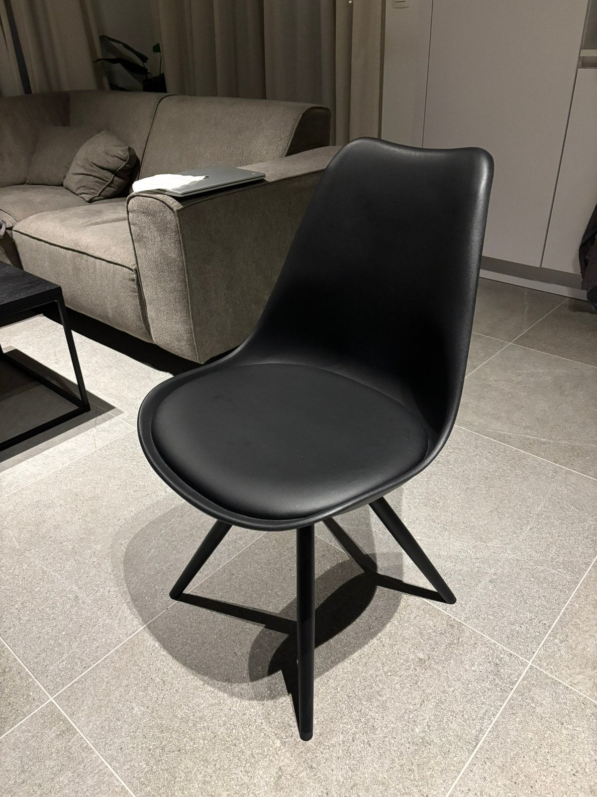 4 chaises noires, Enlèvement, Neuf, Noir, Quatre