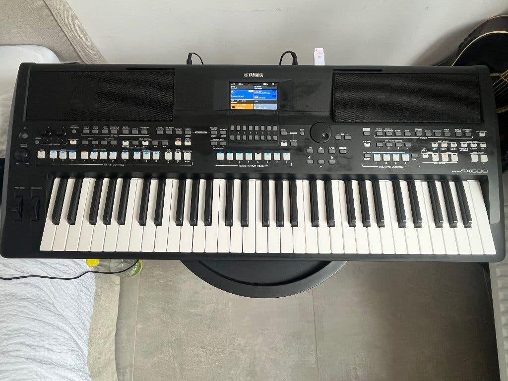 Keyboard Yamaha sx600, Muziek en Instrumenten, Ophalen, Zo goed als nieuw, Yamaha