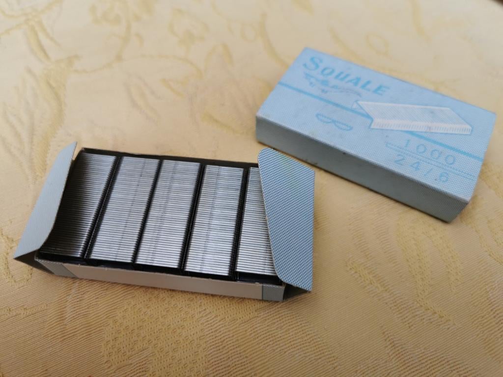 Vintage Squale nietjes doosje – 24/6 – Uniek verzamelobject, Antiek en Kunst, Ophalen of Verzenden