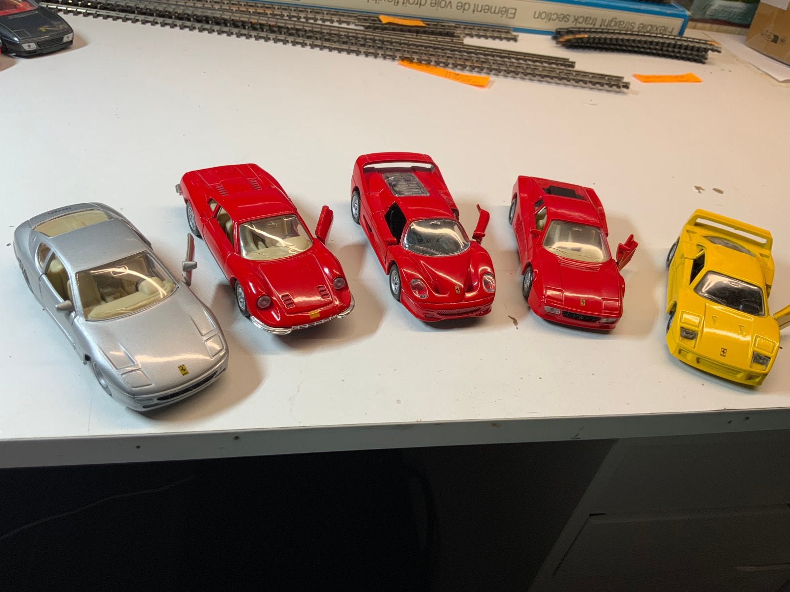 LOT DE 5 VOITURES FERRARI 1/38 MAISTO/SHELL, Enlèvement ou Envoi, Comme neuf