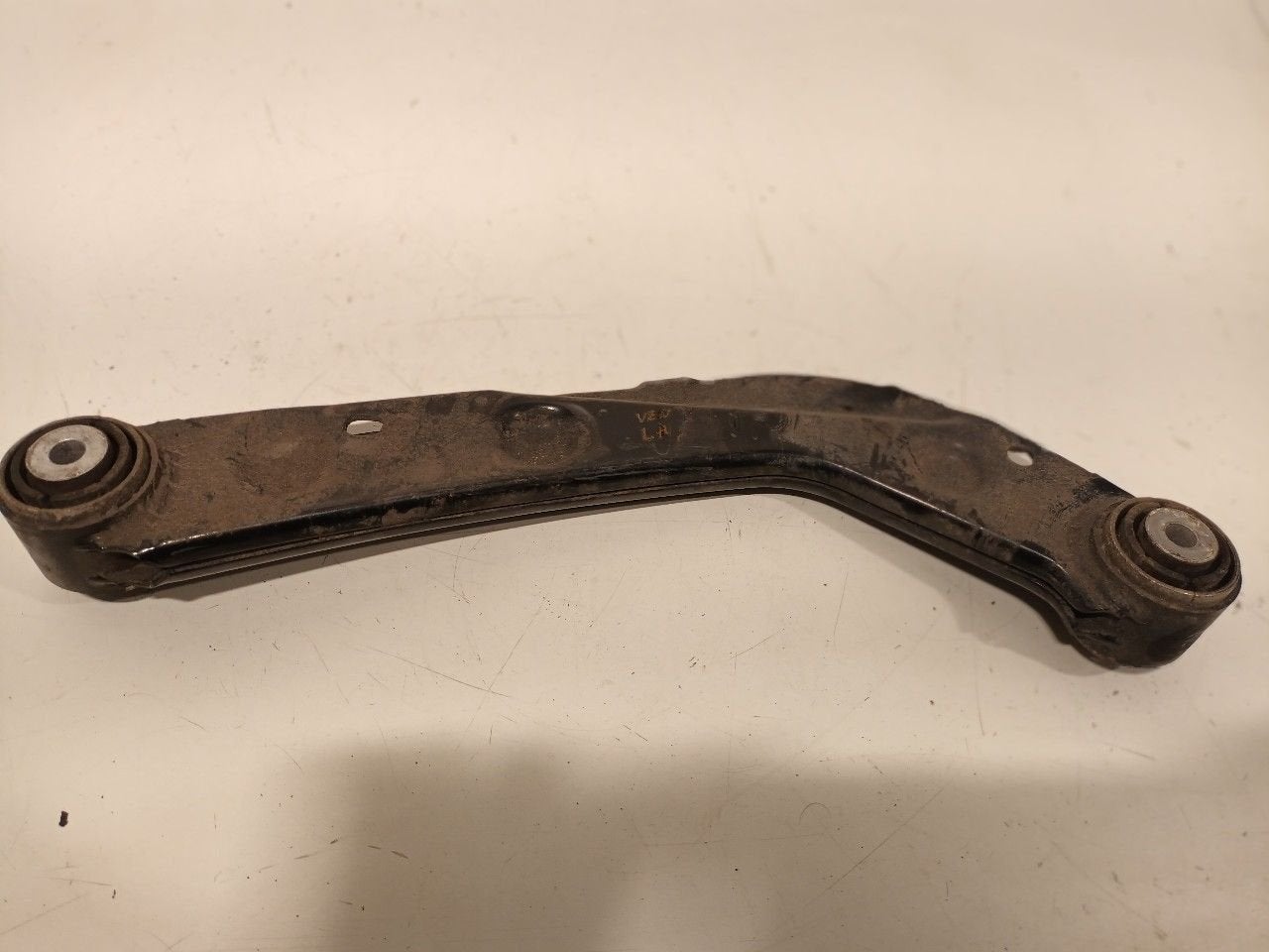 Draagarm links achter Volvo XC60, Onderdelen@venauto.nl, Van der Ven Autorecycling B.V., Gebruikt, Ettenseweg 76, 4706 PB Roosendaal, The Netherlands