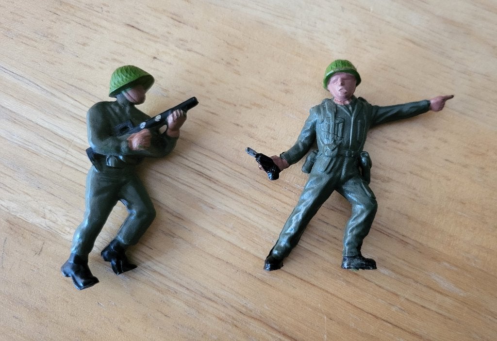 Lot de 2 jouets vintages de soldats, Enlèvement, Utilisé
