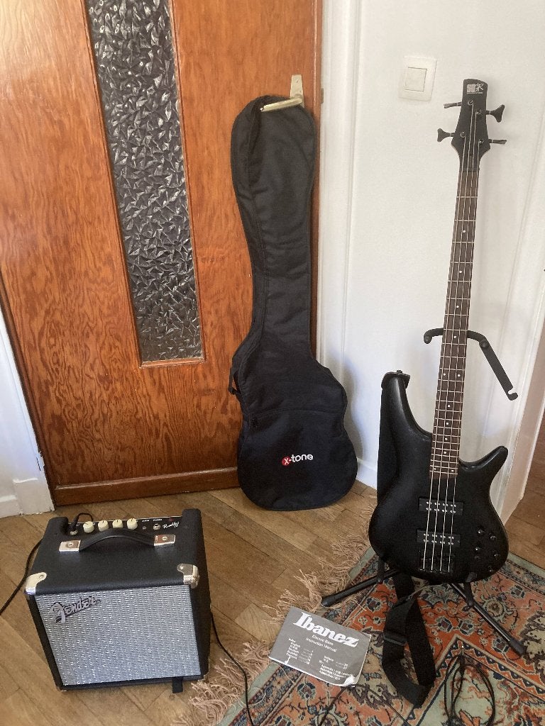 Ibanez SR300EB, Fender Rumble 15 uitstekende staat, complete, Muziek en Instrumenten, Ophalen, Zo goed als nieuw, Elektrisch
