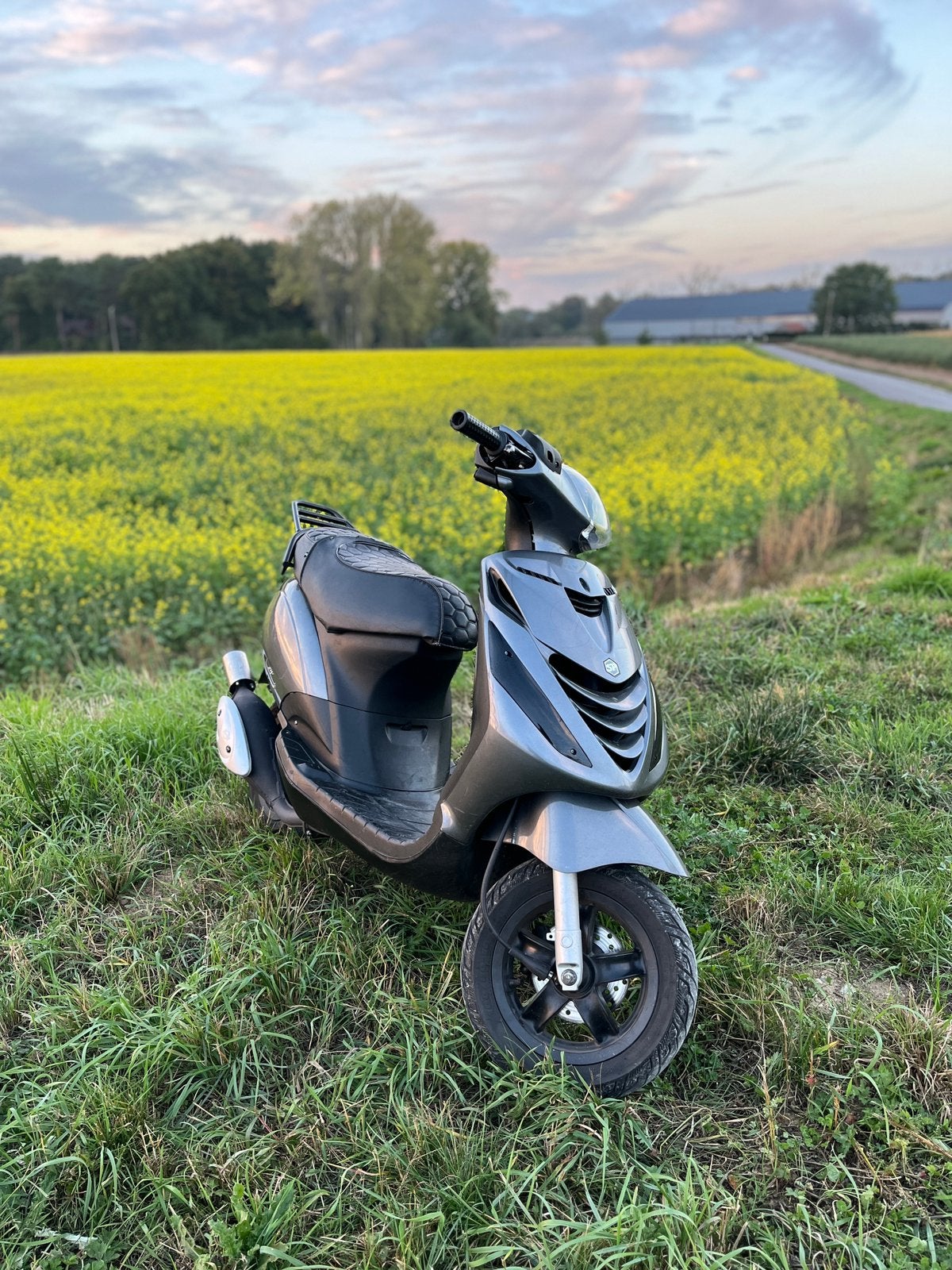 Piaggio zip 2T 2017 b - klasse, Fietsen en Brommers, Scooters | Piaggio, Gebruikt, Zip, Klasse B (45 km/u), Tweetakt, Ophalen