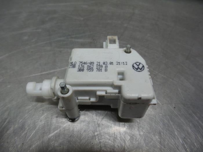 Moteur de verrouillage clapet réservoir d'un Volkswagen Gol, Volkswagen, -, 3 mois de garantie, Utilisé