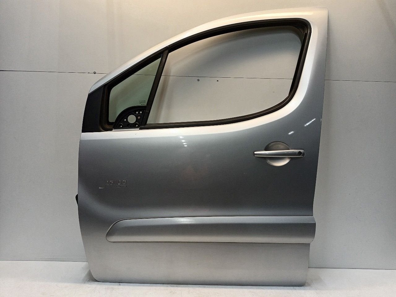 Portier links voor Peugeot Partner, Onderdelen@venauto.nl, Van der Ven Autorecycling B.V., Gebruikt, Ettenseweg 76, 4706 PB Roosendaal, The Netherlands