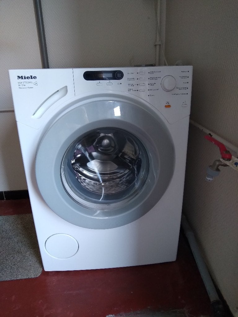 Wasmachine Miele W1714, Ophalen, Zo goed als nieuw, Voorlader, 85 tot 90 cm