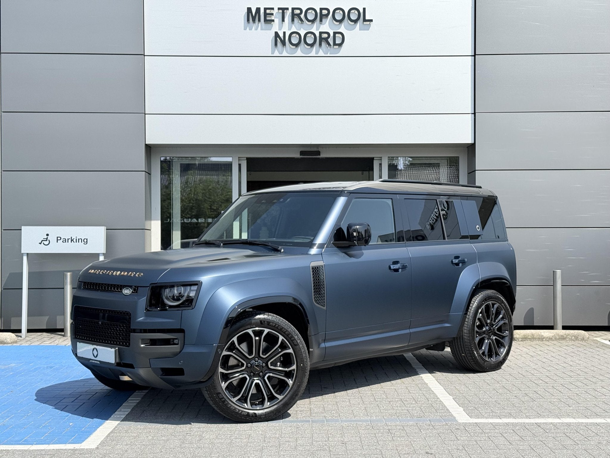 Land Rover Defender // 110 P635 OCTA, Autos, Land Rover, Entreprise, Air conditionné, Bluetooth, Verrouillage central, Air conditionné automatique