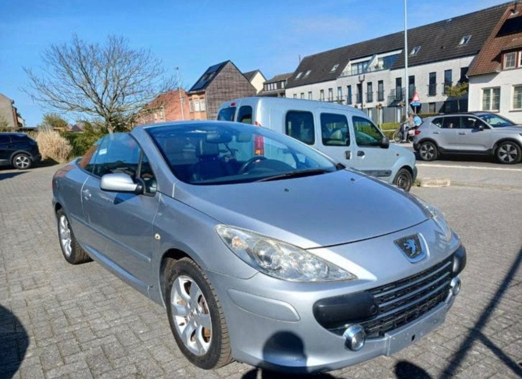 Peugeot 307 CC — Cabriolet 1.6 essence Bj 2006 154000 km, Autos, Cuir, Argent ou Gris, Entreprise, Cabriolet